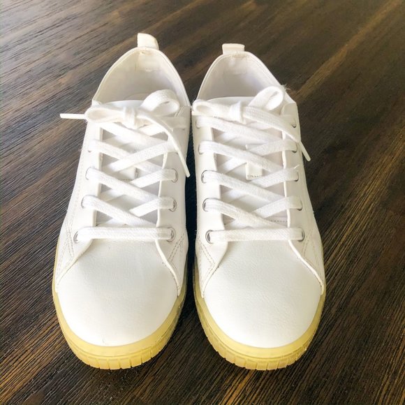 Zara Basics White Sneakers - Picture 2 of 8